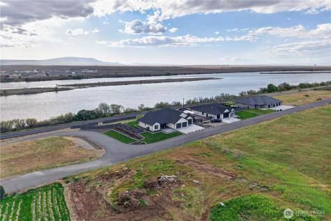 57 Columbia Bluff Lane Pasco WA 99301