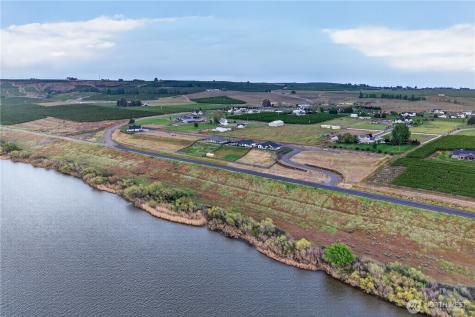 57 Columbia Bluff Lane Pasco WA 99301