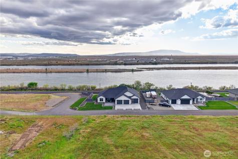 57 Columbia Bluff Lane Pasco WA 99301