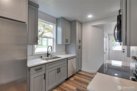 2405 Rockefeller Avenue Everett WA 98201