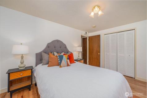 14828 Ashworth Avenue N Shoreline WA 98133