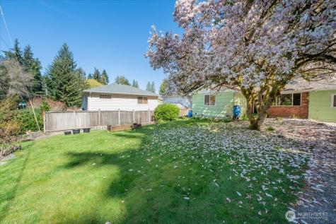14828 Ashworth Avenue N Shoreline WA 98133