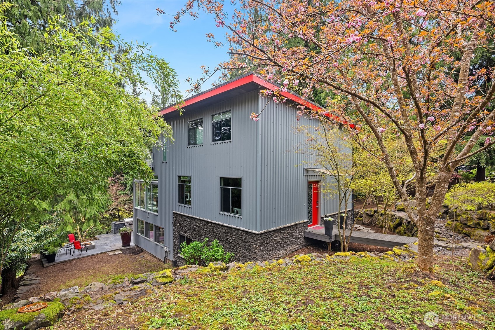 1534 Hillside Drive SE Issaquah WA 98027