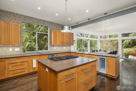 1534 Hillside Drive SE Issaquah WA 98027