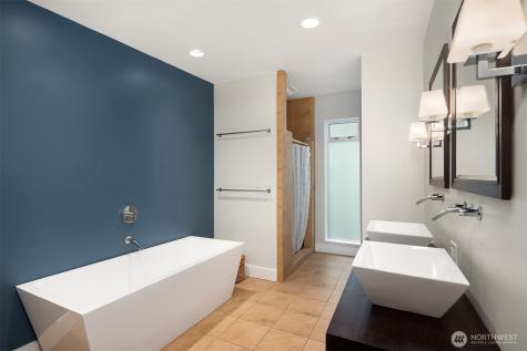 1534 Hillside Drive SE Issaquah WA 98027