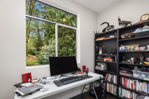 1534 Hillside Drive SE Issaquah WA 98027
