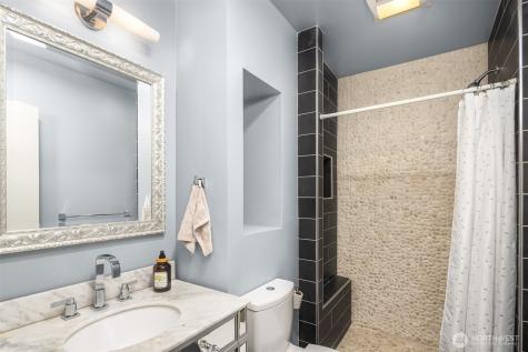 1534 Hillside Drive SE Issaquah WA 98027