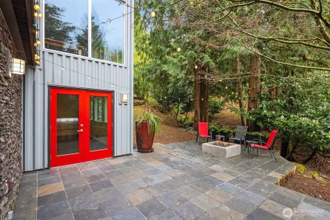 1534 Hillside Drive SE Issaquah WA 98027