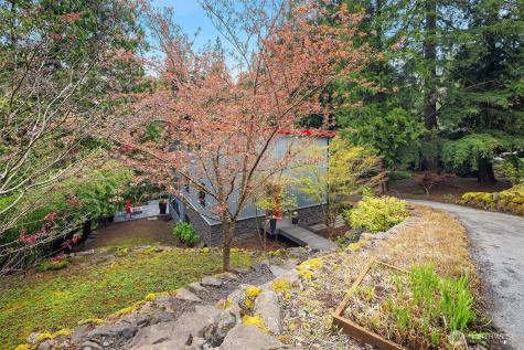 1534 Hillside Drive SE Issaquah WA 98027