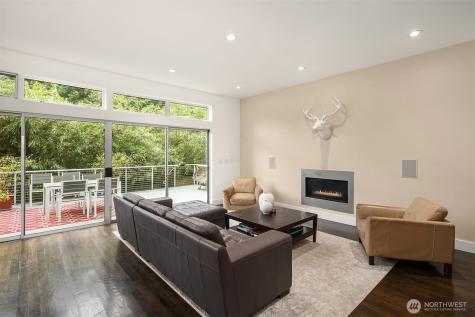 1534 Hillside Drive SE Issaquah WA 98027