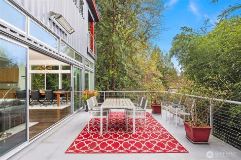 1534 Hillside Drive SE Issaquah WA 98027