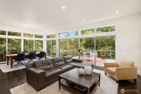 1534 Hillside Drive SE Issaquah WA 98027