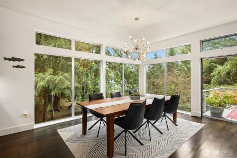 1534 Hillside Drive SE Issaquah WA 98027