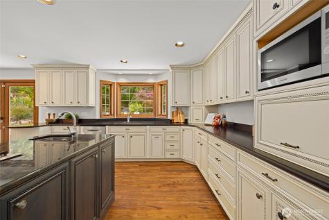 21520 SE 13th Place Sammamish WA 98075