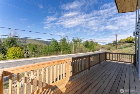 428 Castle Avenue Winthrop WA 98862