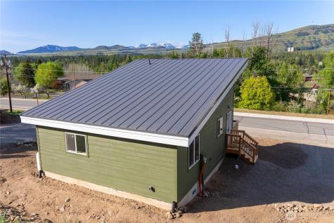 428 Castle Avenue Winthrop WA 98862