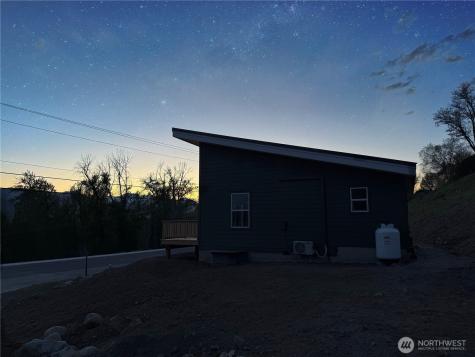 428 Castle Avenue Winthrop WA 98862