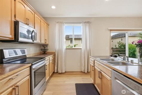 261 Bremerton Avenue NE Renton WA 98059