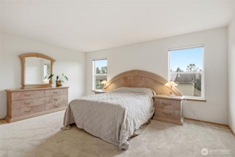 261 Bremerton Avenue NE Renton WA 98059