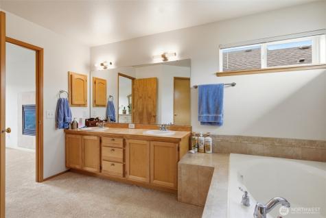 261 Bremerton Avenue NE Renton WA 98059