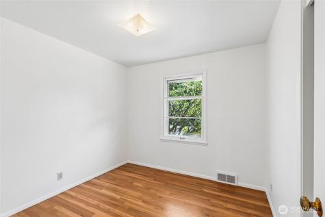 14205 11th Avenue SW Burien WA 98166