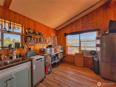 76 Westlake Road Oroville WA 98844