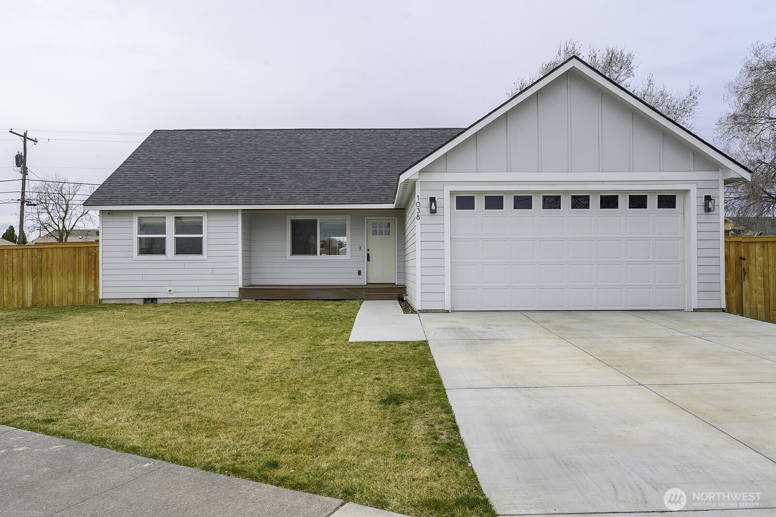 1038 W Lakeside Drive Moses Lake WA 98837
