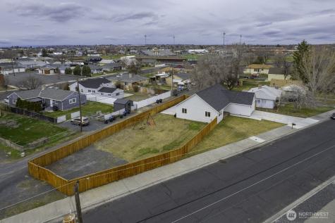 1038 W Lakeside Drive Moses Lake WA 98837