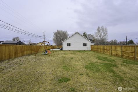 1038 W Lakeside Drive Moses Lake WA 98837