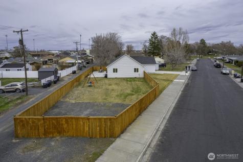 1038 W Lakeside Drive Moses Lake WA 98837