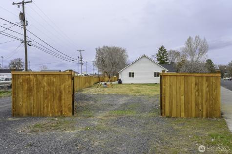 1038 W Lakeside Drive Moses Lake WA 98837