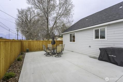 1038 W Lakeside Drive Moses Lake WA 98837