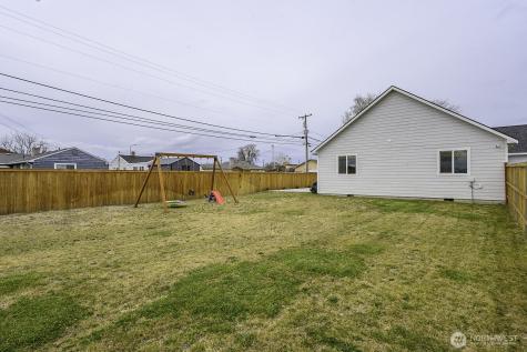 1038 W Lakeside Drive Moses Lake WA 98837