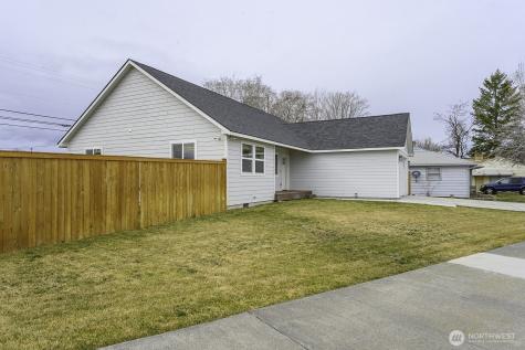 1038 W Lakeside Drive Moses Lake WA 98837