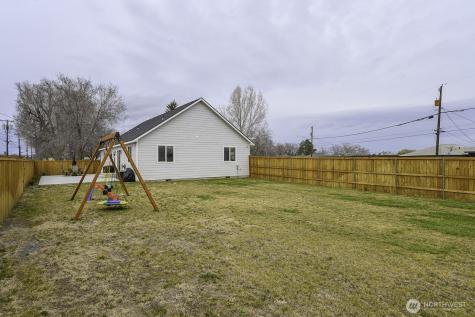 1038 W Lakeside Drive Moses Lake WA 98837