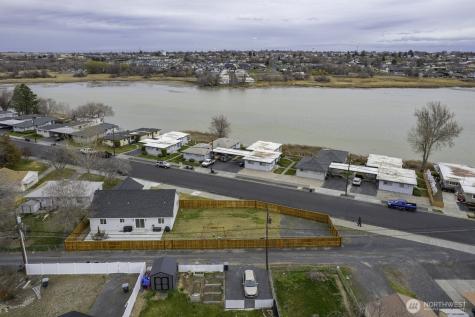 1038 W Lakeside Drive Moses Lake WA 98837