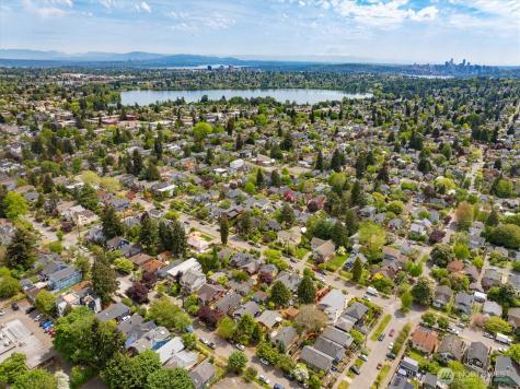 526 N 84th Street Seattle WA 98103