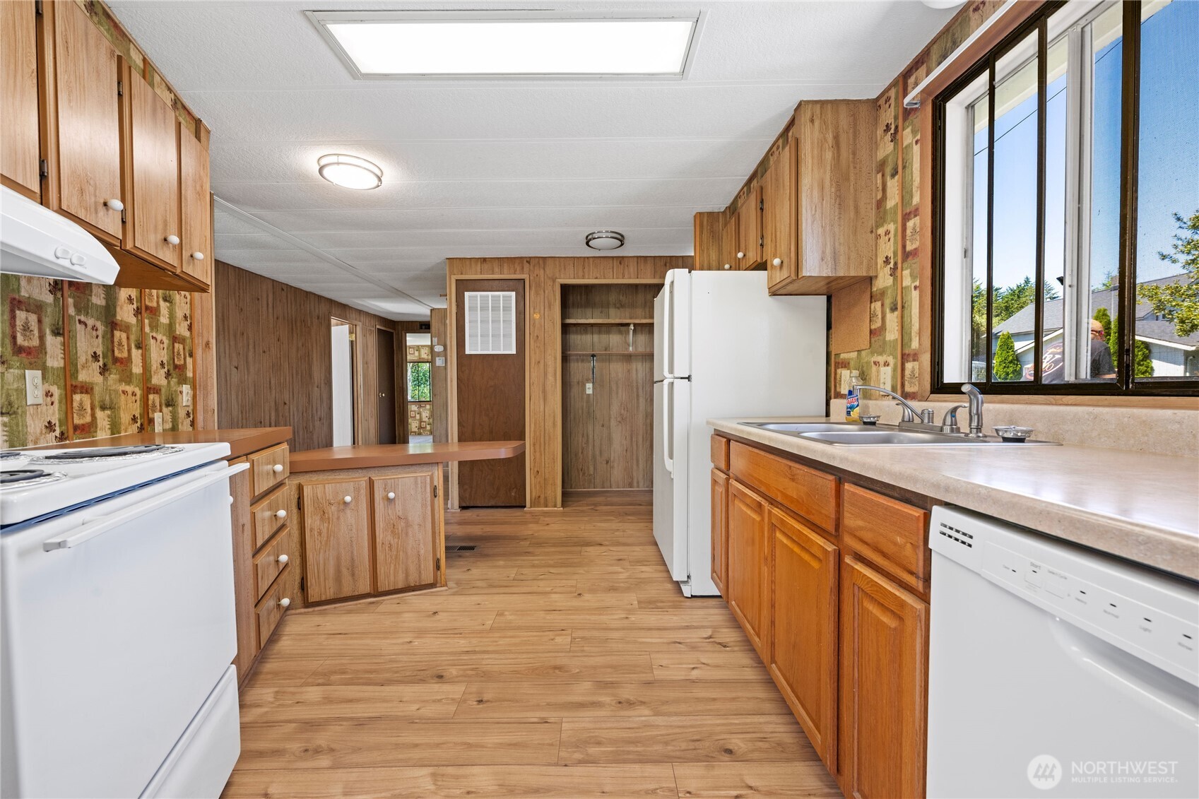 1210 35th Street Seaview WA 98644