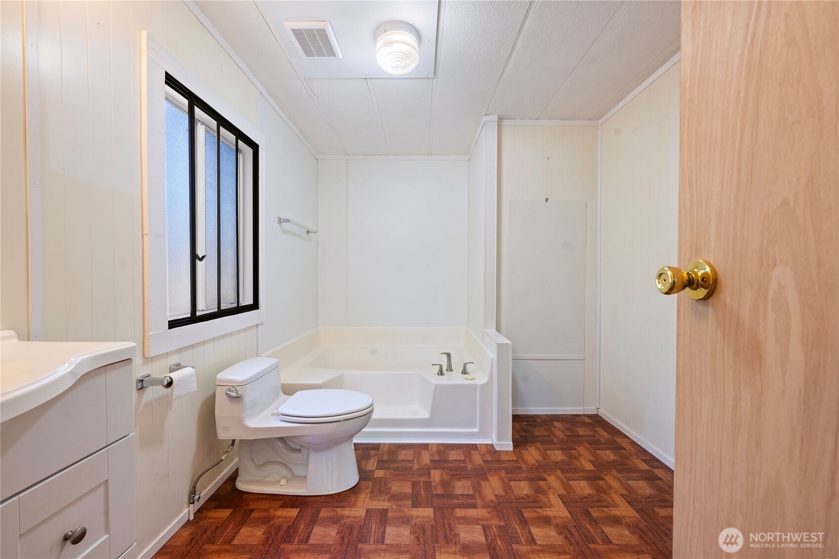 1210 35th Street Seaview WA 98644