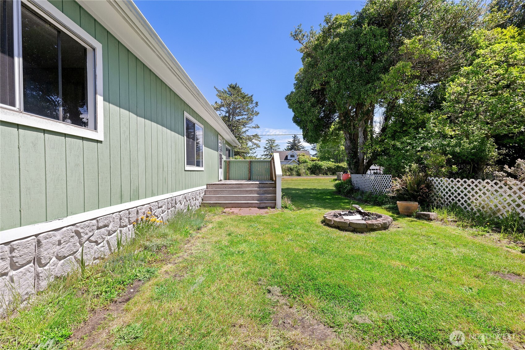 1210 35th Street Seaview WA 98644