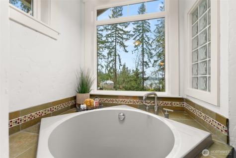 4719 Sunset Point Lane NW Olympia WA 98502