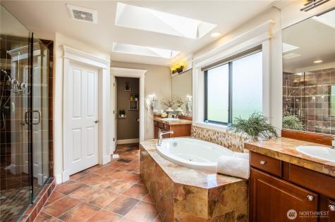 1408 29th Court NE Issaquah WA 98029