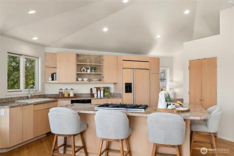 936 170th Place SE Bellevue WA 98008