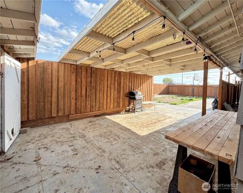 305 N Earl Road Moses Lake WA 98837