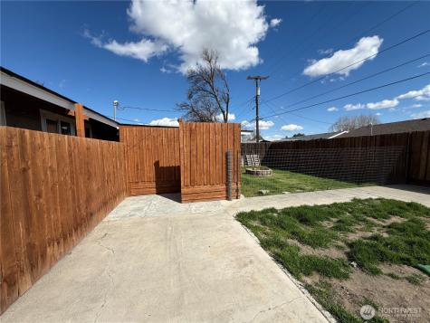 305 N Earl Road Moses Lake WA 98837