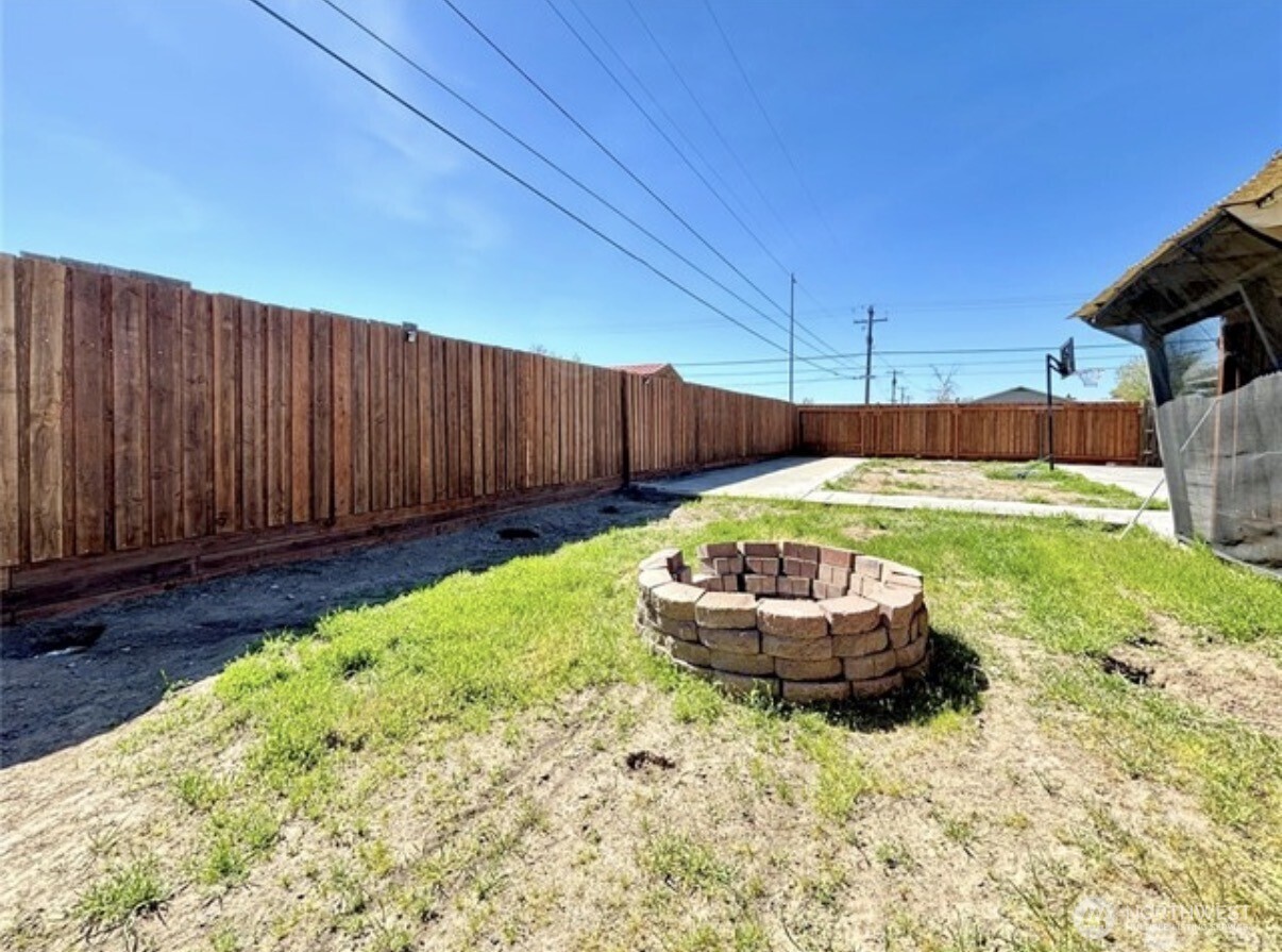 305 N Earl Road Moses Lake WA 98837
