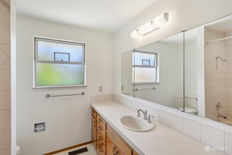 8420 214th Place SW Edmonds WA 98026