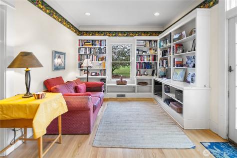 4616 Meridian Avenue N Seattle WA 98103