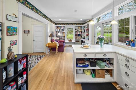 4616 Meridian Avenue N Seattle WA 98103