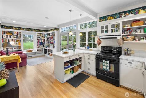 4616 Meridian Avenue N Seattle WA 98103